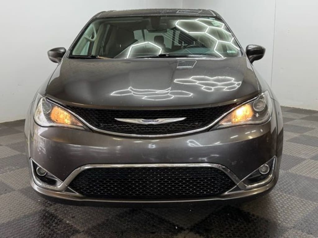 Used 2020 Chrysler Pacifica Touring Minivan/Van