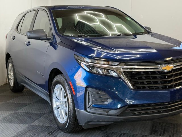 2022 Chevrolet Equinox LS photo 2