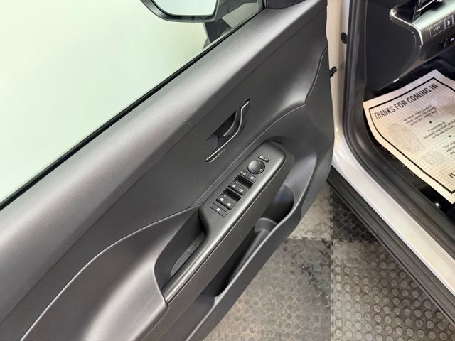 2025 Hyundai Kona SE - Photo 21