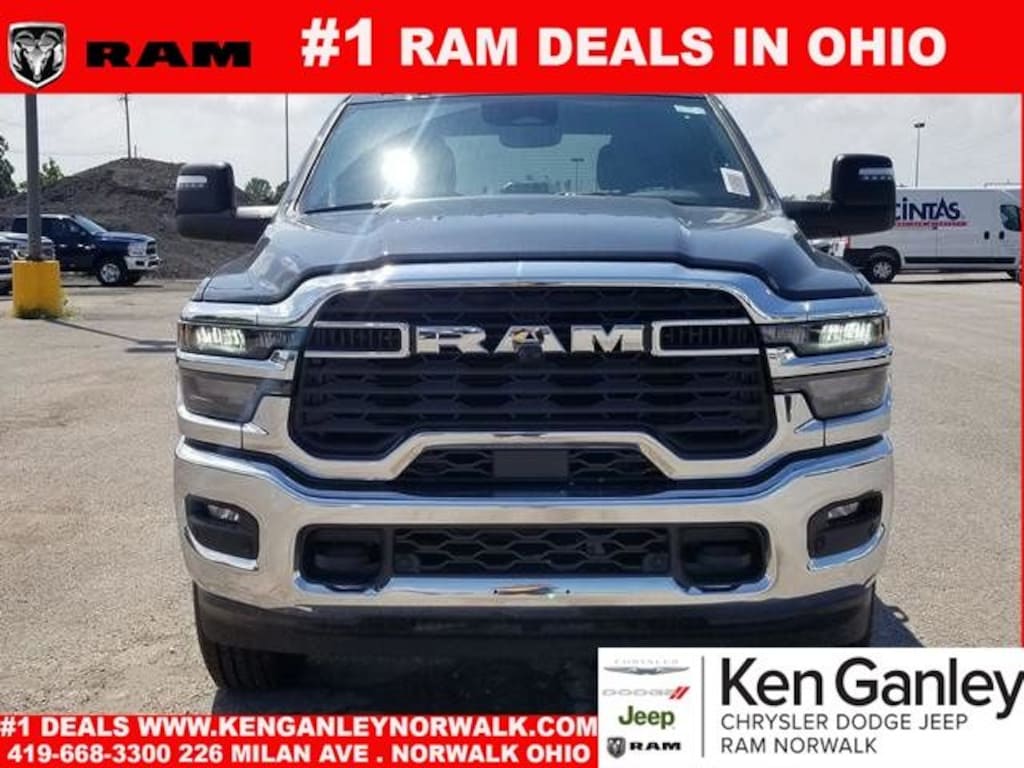New 2025 Ram 2500 BIG HORN CREW CAB 4X4 6'4 BOX Pickup