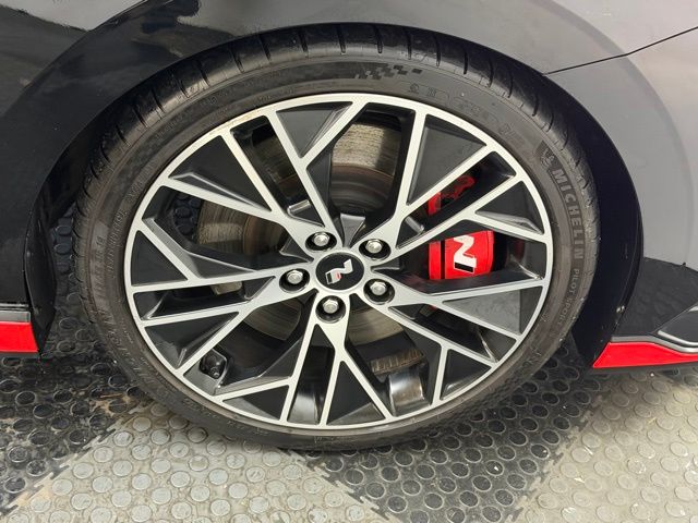 2023 Hyundai Elantra N - Photo 14