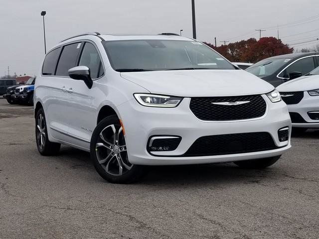 2026 Chrysler Pacifica Pinnacle's photo