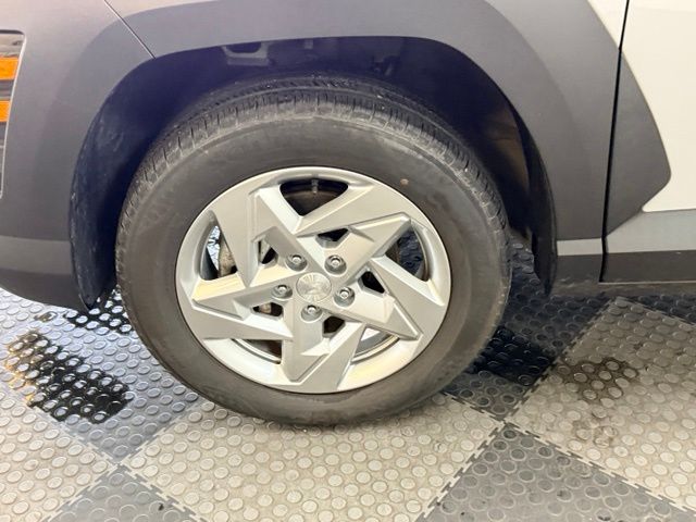 2024 Hyundai Kona SE - Photo 14