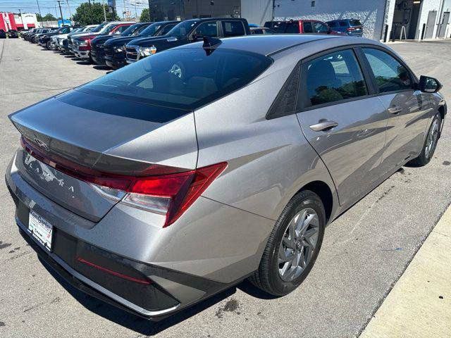 2024 Hyundai Elantra SEL - Photo 11
