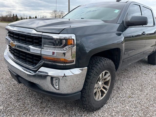 2017 Chevrolet Silverado 1500 LT photo 2