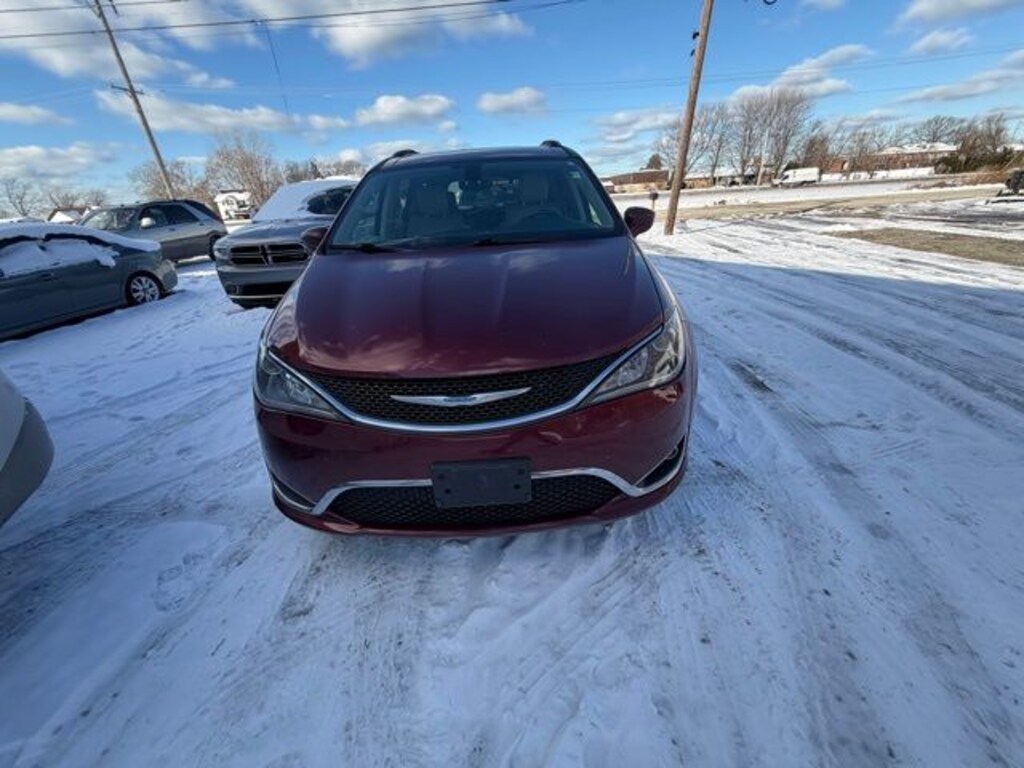 Used 2018 Chrysler Pacifica Touring L Minivan/Van