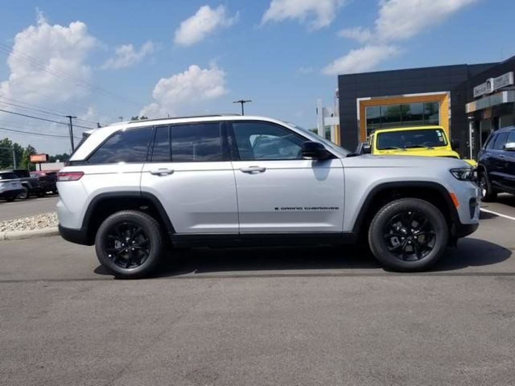 New 2025 Jeep Grand Cherokee ALTITUDE X 4X4 Sport Utility