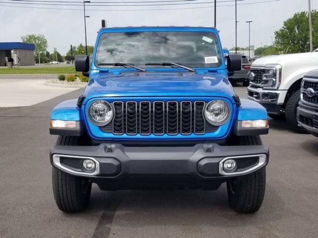 New 2025 Jeep Gladiator SPORT S 4X4 Pickup