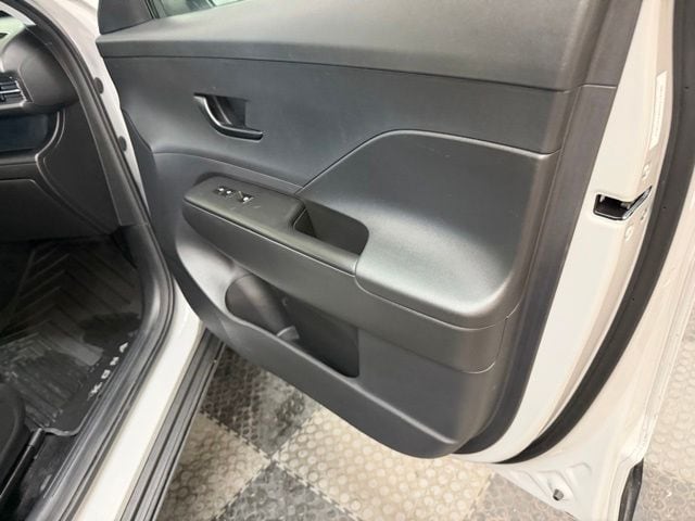 2025 Hyundai Kona SE - Photo 36
