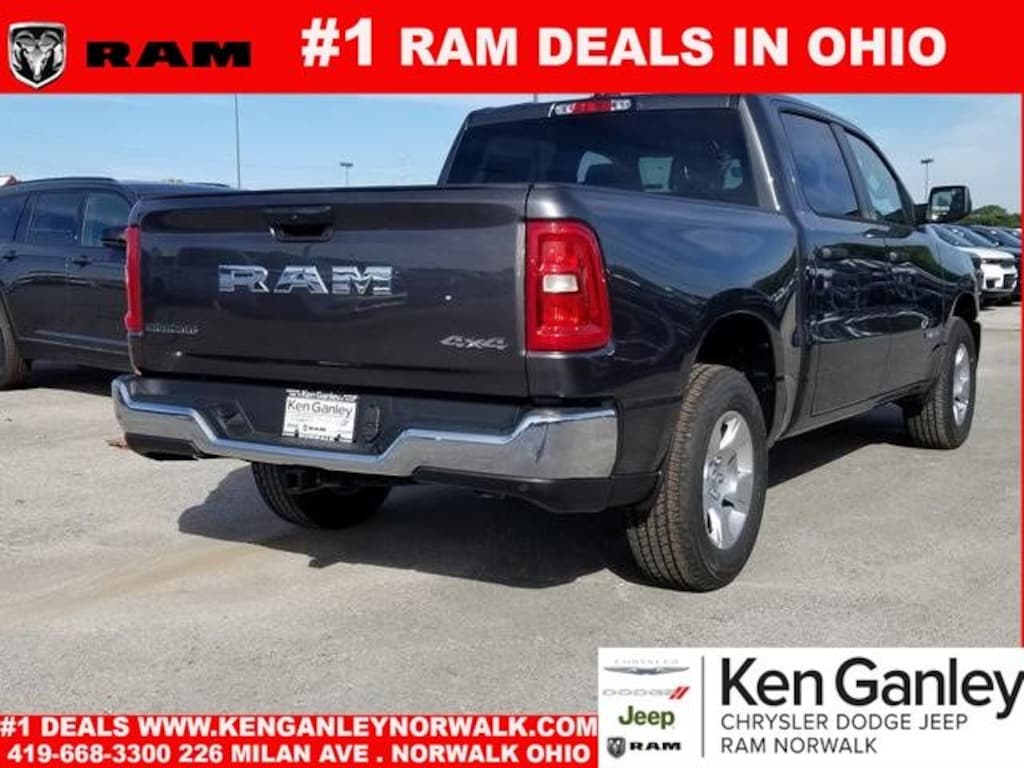 New 2025 Ram 1500 BIG HORN CREW CAB 4X4 5'7 BOX Pickup