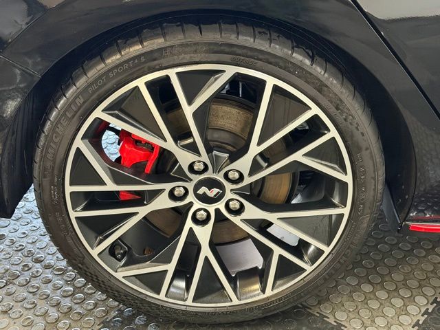 2023 Hyundai Elantra N - Photo 13