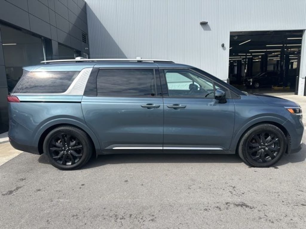 Used 2024 Kia Carnival SX Prestige Minivan/Van