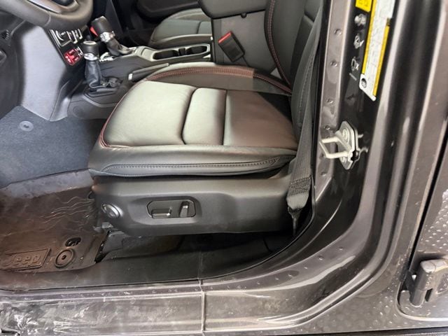 2025 Jeep Wrangler 4-Door Rubicon - Photo 18