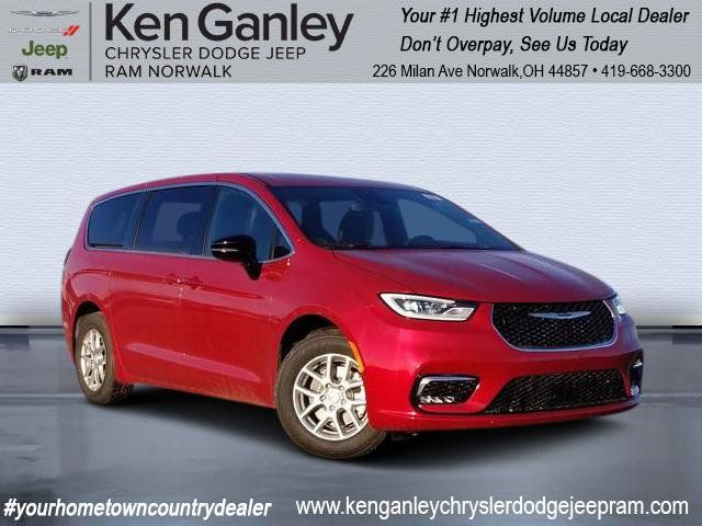 2026 Chrysler Pacifica Select's photo