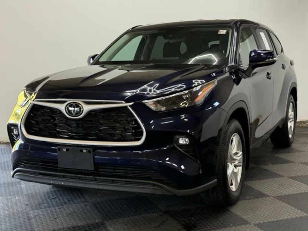 Used 2024 Toyota Highlander LE SUV