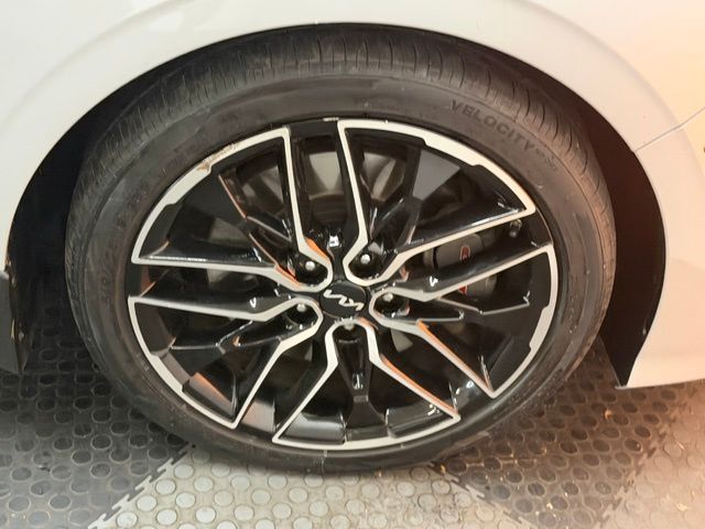 2024 Kia K5 GT - Photo 13