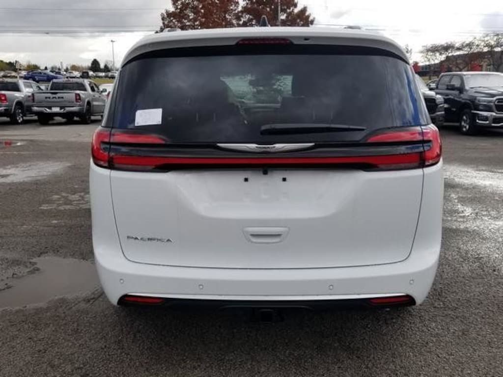 New 2026 Chrysler Pacifica PINNACLE Passenger Van