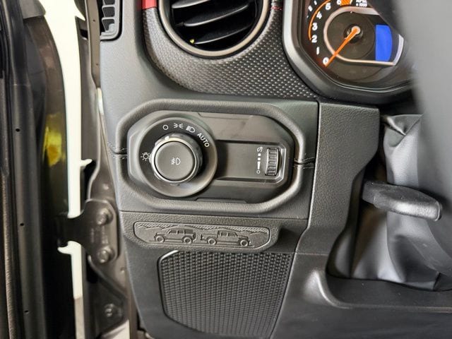 2025 Jeep Wrangler 4-Door Rubicon - Photo 17