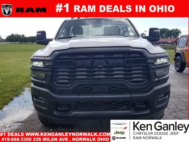 2026 RAM 3500 Chassis Tradesman - Photo 4