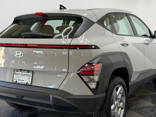 2025 Hyundai Kona SE - Photo 12
