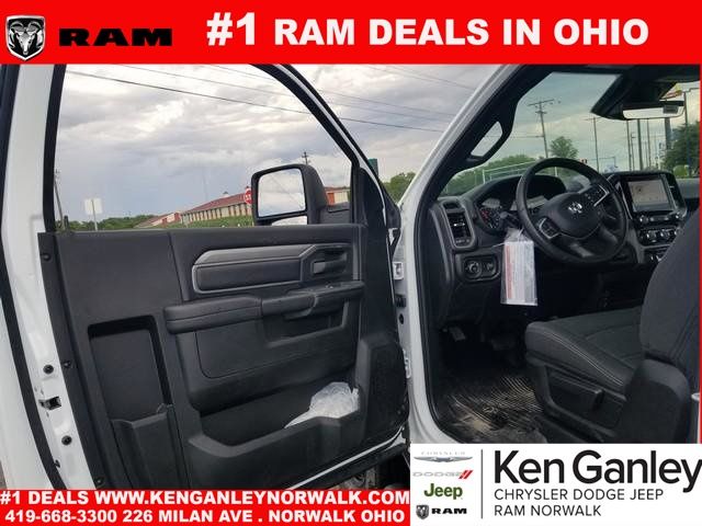 2026 RAM 3500 Chassis Tradesman - Photo 10