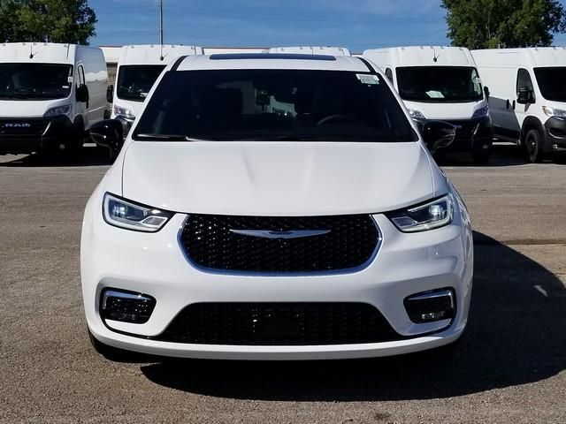 2026 Chrysler Pacifica photo 2
