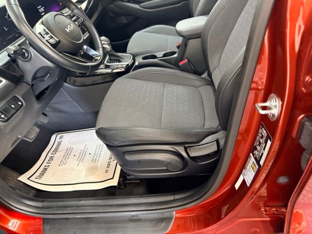 2024 Kia Seltos S - Photo 24