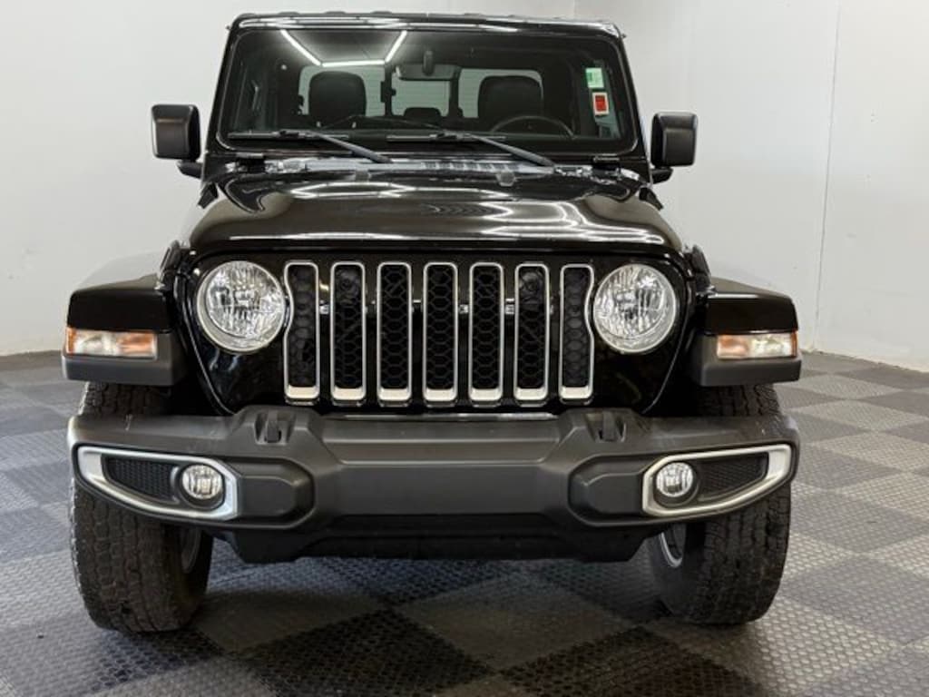 Certified 2022 Jeep Gladiator Overland Truck