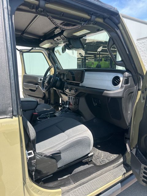 2025 Jeep Wrangler 2-Door Willys - Photo 30