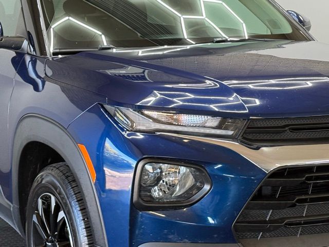 2022 Chevrolet Trailblazer LT photo 2