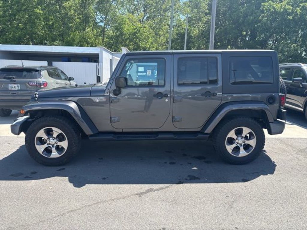 Used 2016 Jeep Wrangler Unlimited Sahara SUV