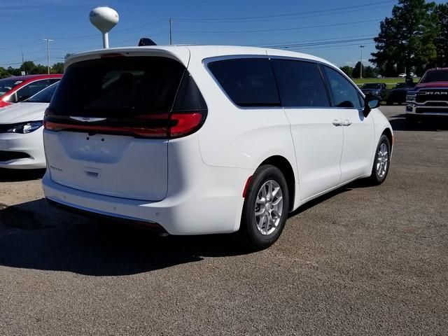 2026 Chrysler Pacifica photo 4