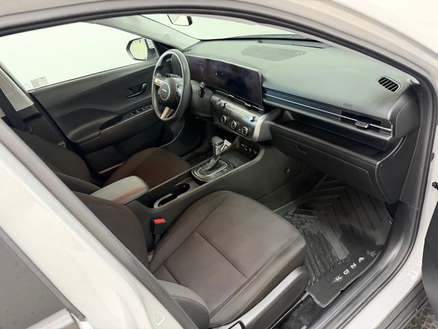 2025 Hyundai Kona SE - Photo 38