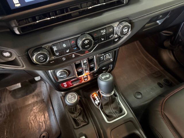 2025 Jeep Wrangler 4-Door Rubicon - Photo 30