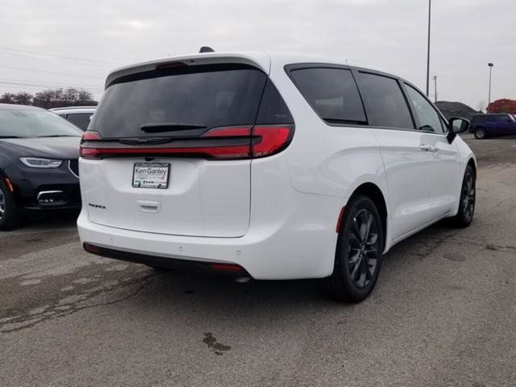 New 2026 Chrysler Pacifica SELECT Passenger Van