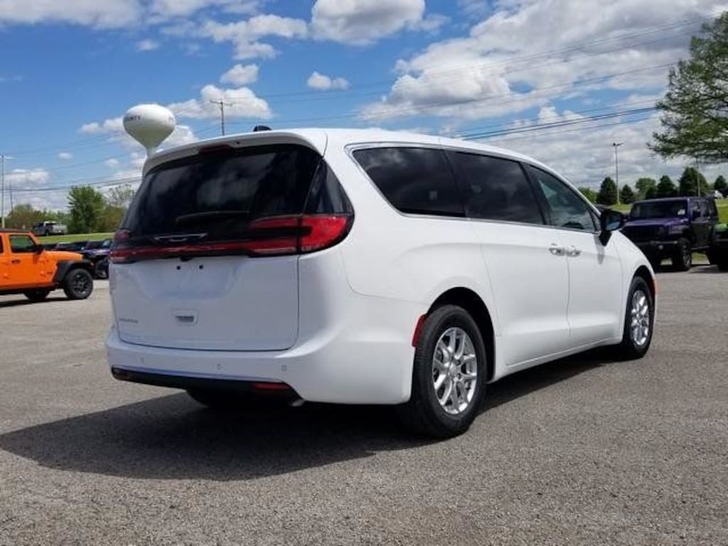 New 2027 Chrysler Pacifica SELECT Passenger Van