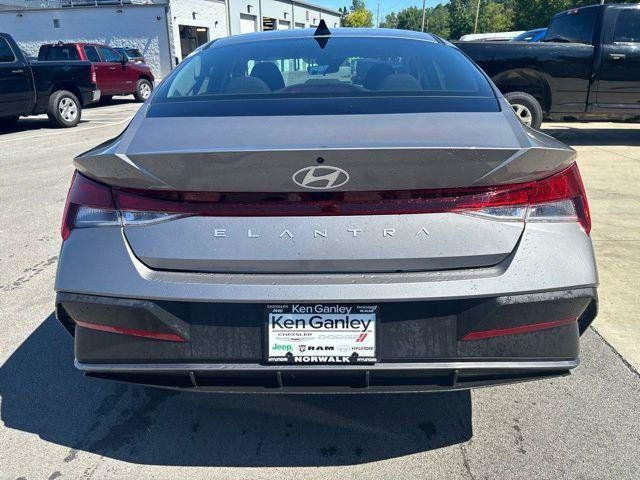 2024 Hyundai Elantra SEL - Photo 9