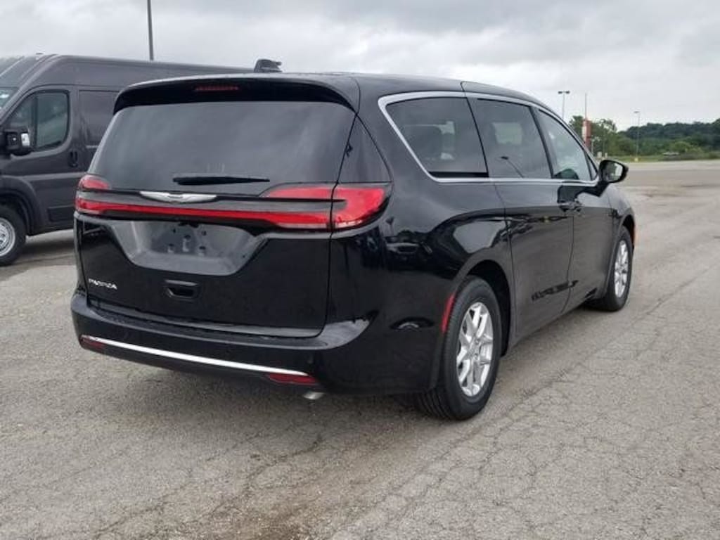 New 2026 Chrysler Pacifica SELECT Passenger Van