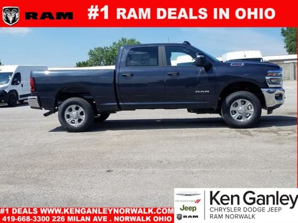 New 2025 Ram 2500 BIG HORN CREW CAB 4X4 6'4 BOX Pickup