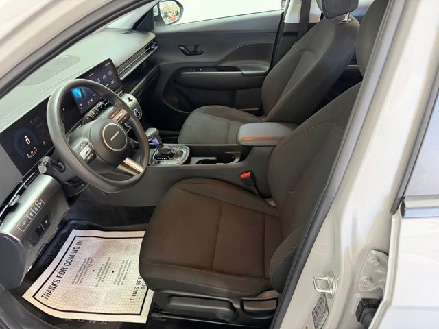 2025 Hyundai Kona SE - Photo 23