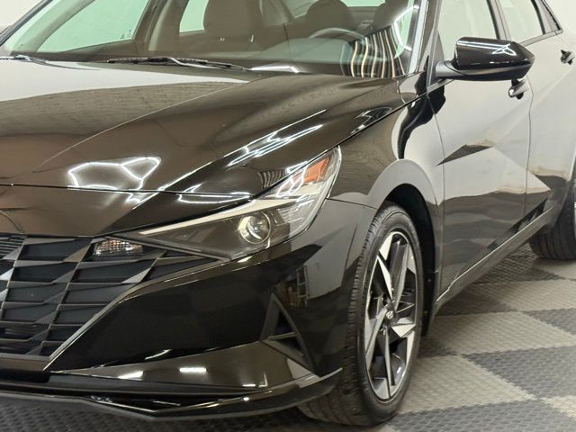 2023 Hyundai Elantra SEL Convenience photo 2