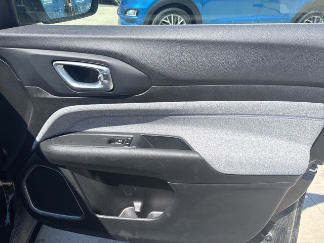 2023 Jeep Compass Latitude - Photo 19