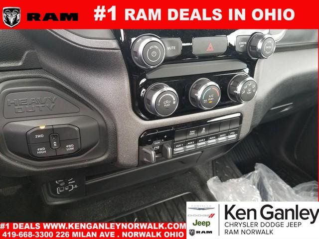 2026 RAM 3500 Chassis Tradesman - Photo 14