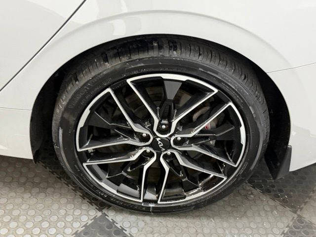 2024 Kia K5 GT - Photo 14