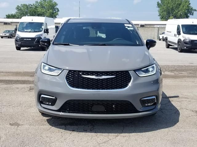 2025 Chrysler Pacifica photo 2