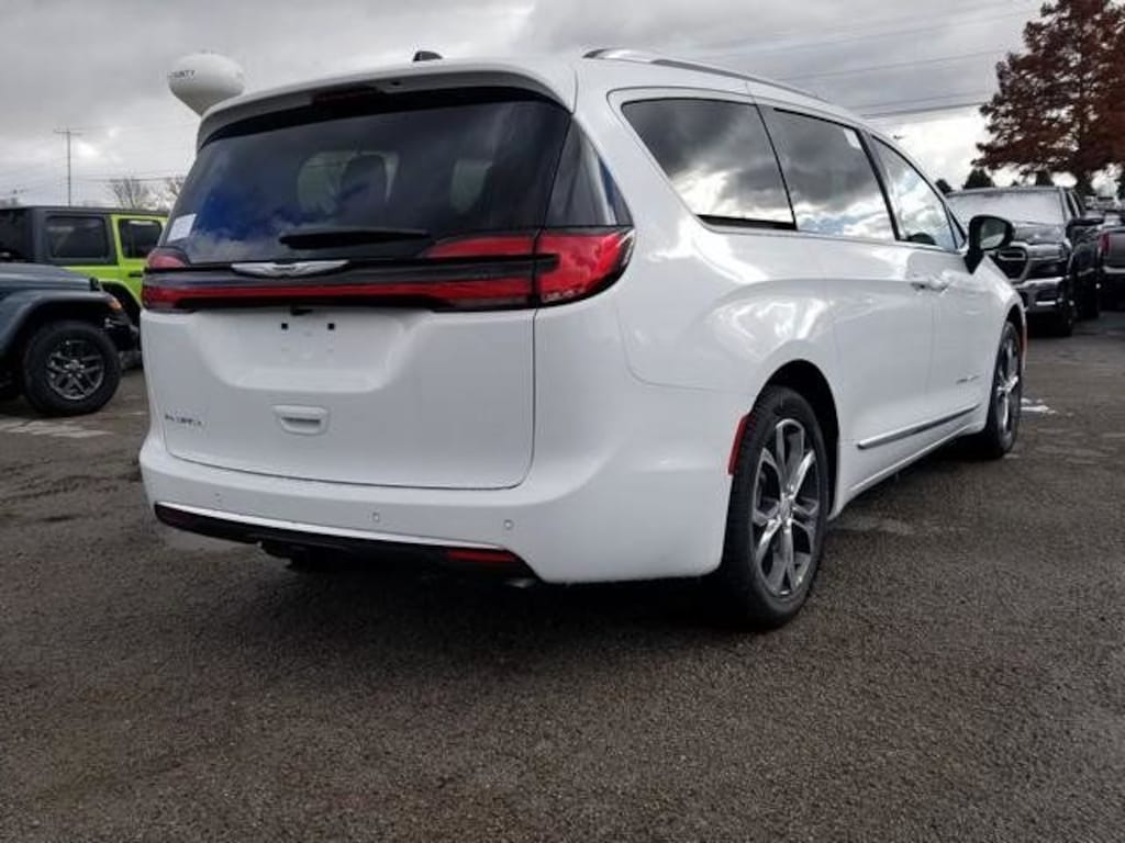 New 2026 Chrysler Pacifica PINNACLE Passenger Van