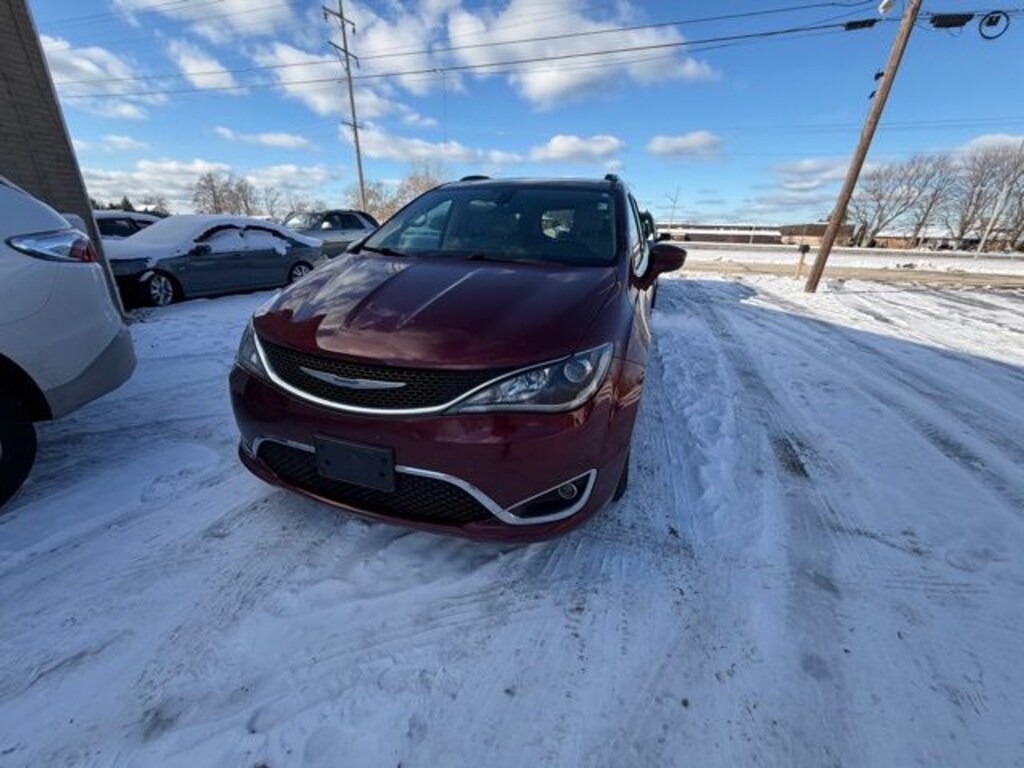 Used 2018 Chrysler Pacifica Touring L Minivan/Van