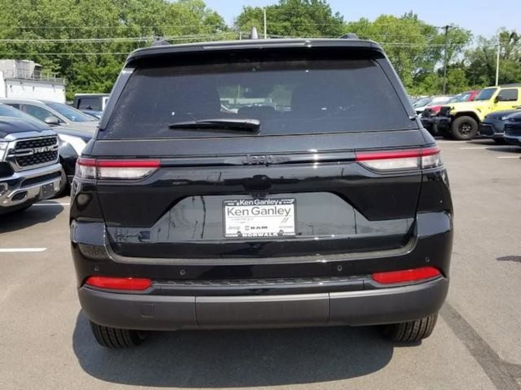 New 2025 Jeep Grand Cherokee ALTITUDE 4X4 Sport Utility