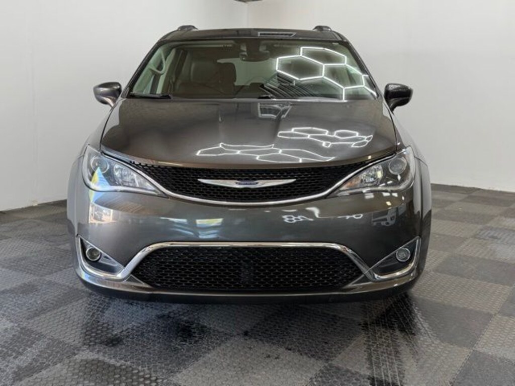Used 2019 Chrysler Pacifica Touring L Minivan/Van