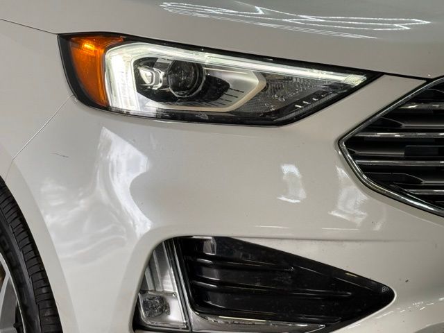 2021 Ford Edge SEL photo 2
